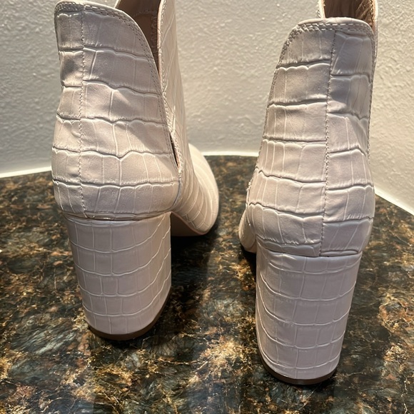 Steve Madden Rookie Embossed Leather Off White Booties Size 8.5 M Crocodile - Picture 4 of 5